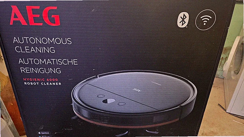 AEG Hygienic 6000 Staubsaugerroboter WLAN/Bluetooth Schwarz inkl. Ladegerät