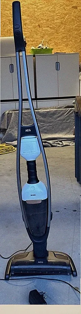 AEG QX9-1-50IB Akku-Handstaubsauger 0,3 L, Li-ion Batterie - Indigo Blue...
