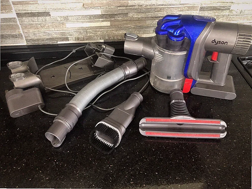 Dyson Akku-Handstaubsauger mit Aufsätzen & Ladegerät