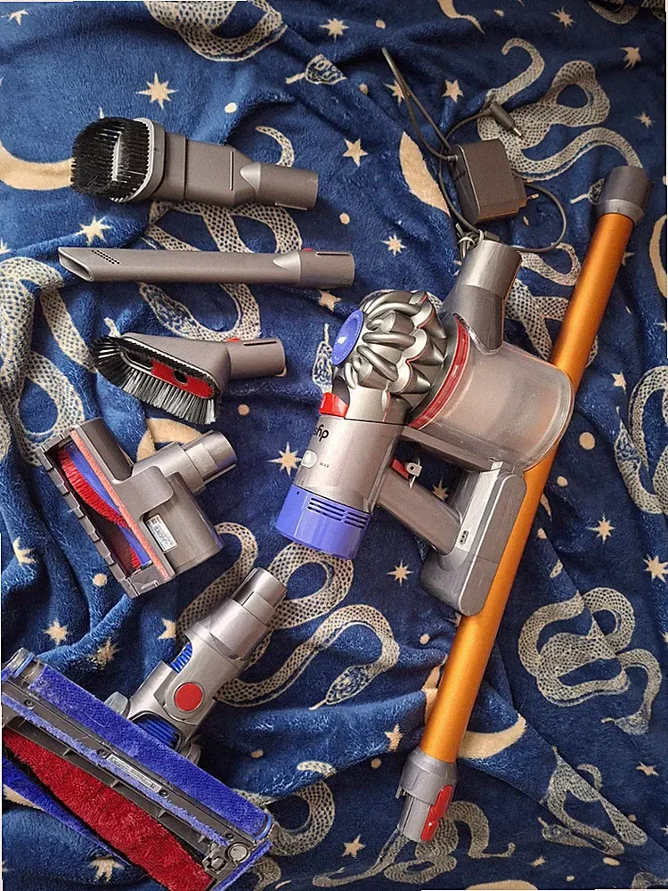 Dyson Cyclone V10 Absolute Akku-Stielsauger - Defekt/Ersatzteile
