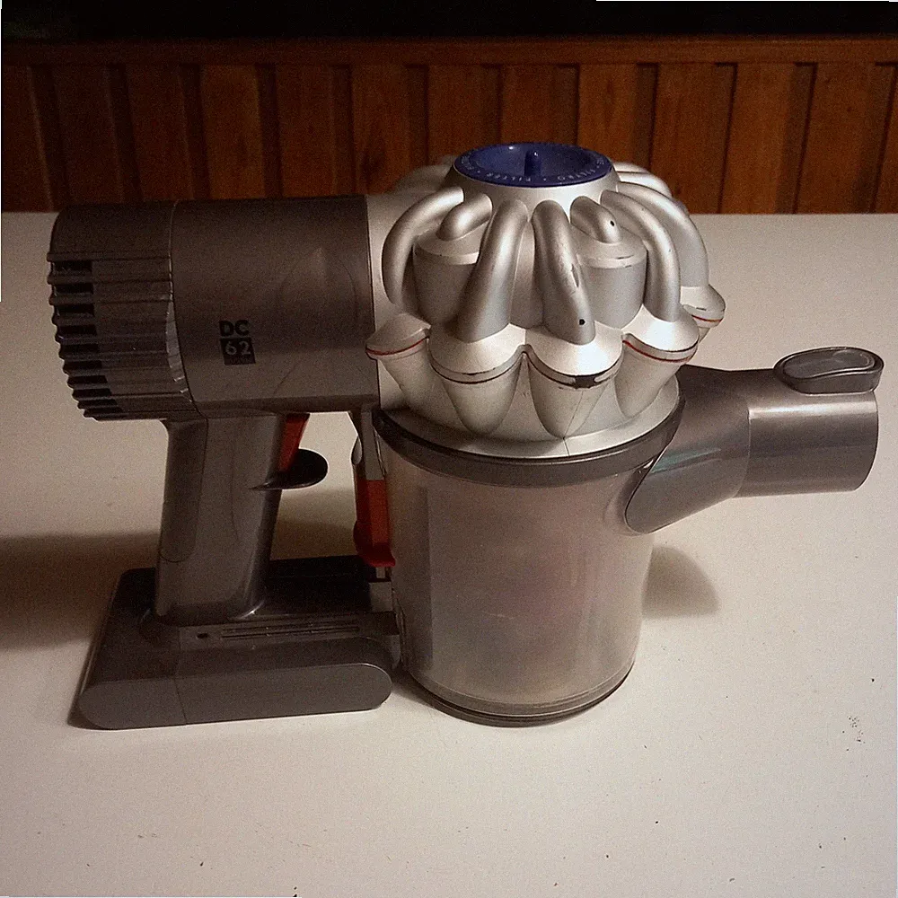 Dyson DC62, wie V6 Hand Staubsauger, Akkusauger, GRUNDGERÄT Silber mit Akku