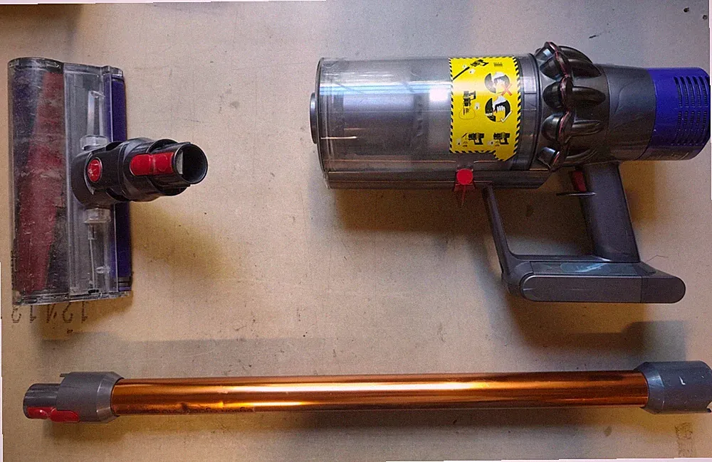 dyson SV12 Cyclone V10 Akku Staubsauger mit großen Zubehör Set gebraucht