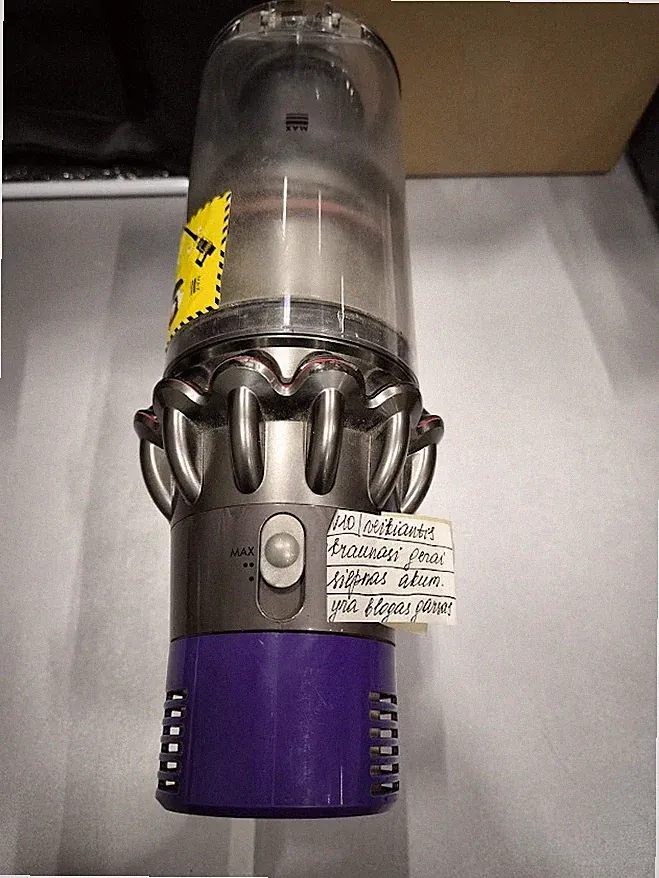 Dyson V10 - gebraucht, schwache Batterie, laut, keine Zubehör