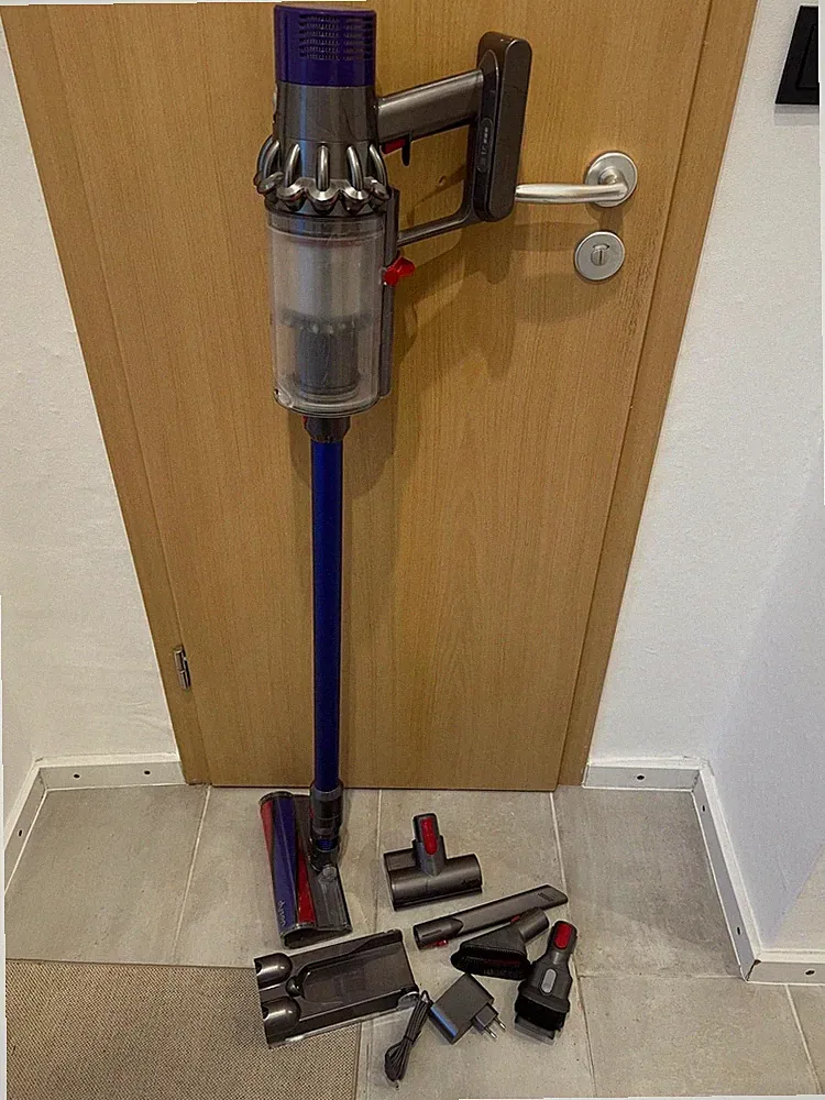 Dyson V10 Staubsauger mit Zubehör