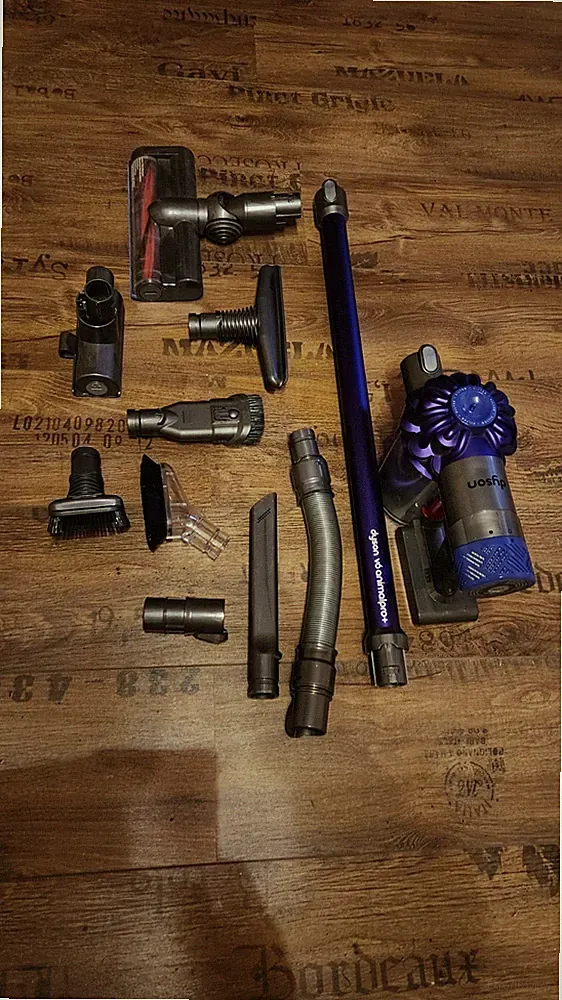 Dyson V6 Animal Pro,10 Zubehör Teile Akku Defekt Viele Teile Neuwertig.