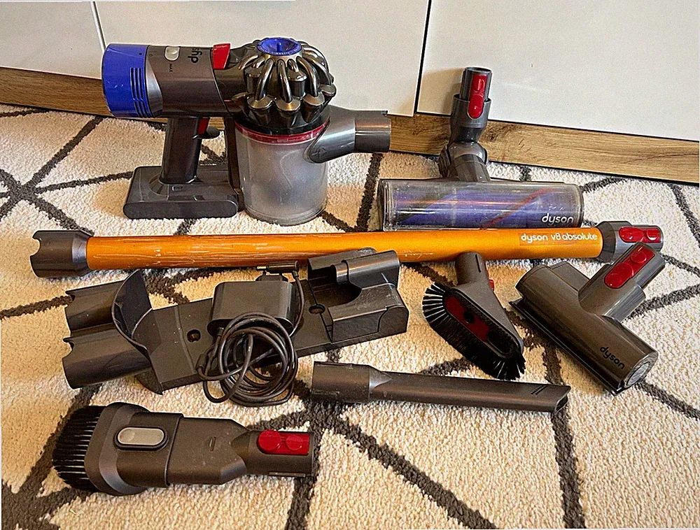 Dyson V8 Absolute Stabstaubsauger kabellos ohne Beutel Zubehör-Set