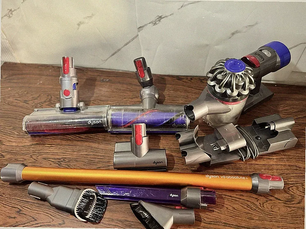 Dyson V8 Absolute+
