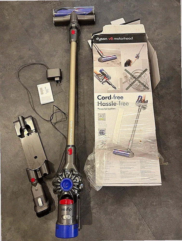 Dyson V8 Motorhead Stabstaubsauger kabellos beutellos m. Bodenbürste+Ladegerät