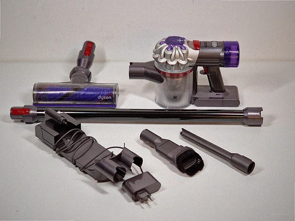 Dyson V8 Nickel/Silver (2023) Akku Staubsauger Set Beutellos 425W Akku-Sauger