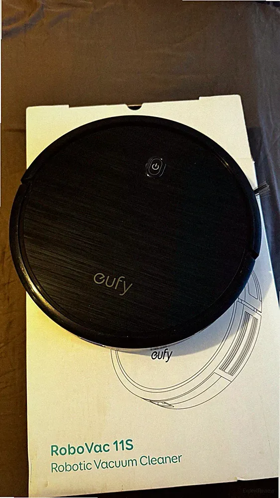 eufy RoboVac 11S Staubsaugerroboter Schwarz mit Fernbedienung & Netzteil