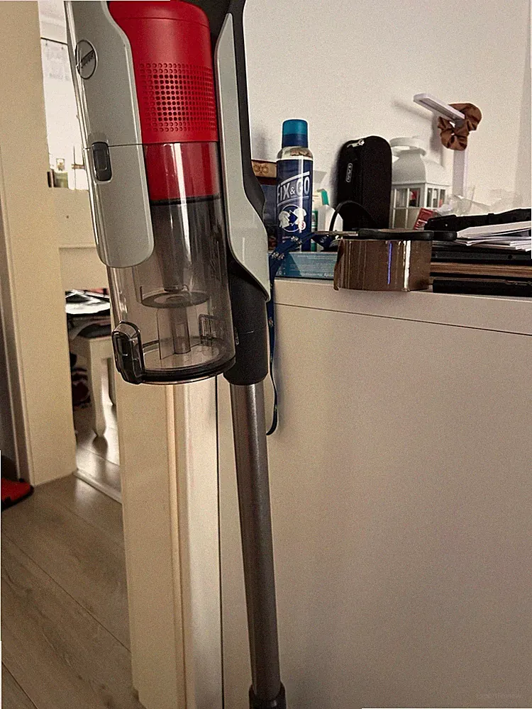 Hoover kabelloser Stielstaubsauger ohne Beutel mit LED & Bodenbürste rot/grau