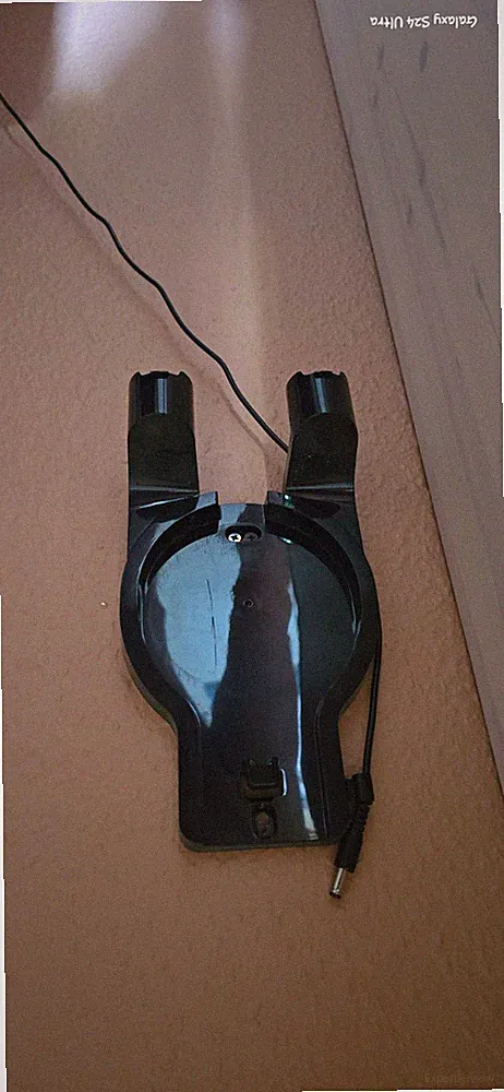 Kabelloser Stabstaubsauger schwarz mit LED-Bodenbürste & Düse