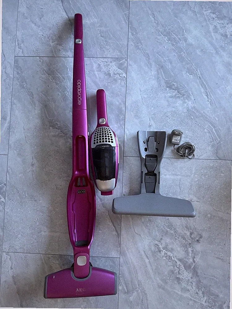 Original AEG Ergorapido Magenta ZB2812-Kabelloser 2in1 Staubsauger-Akku Defekt