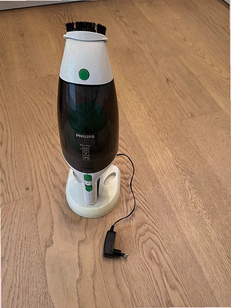 Philips MiniVac Handstaubsauger, Li-Io-Akku, Ladestation, grün, optisch perfekt
