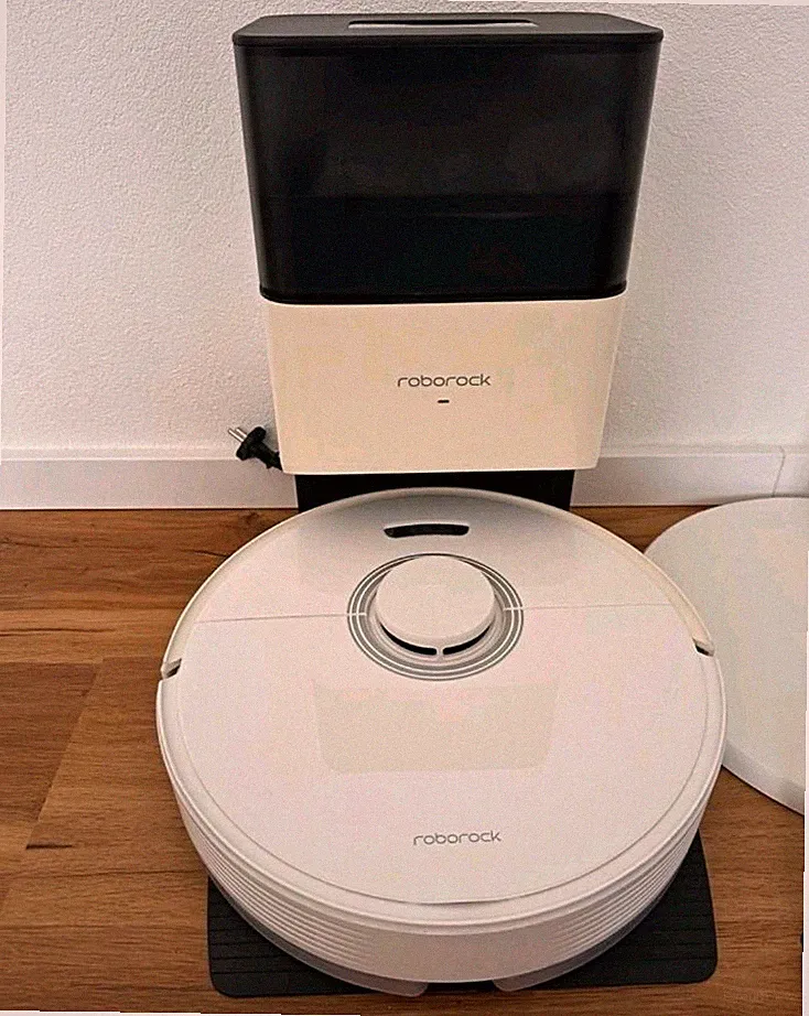 Roborock Q7 Max+ Staubsaugerroboter kabellos mit Absaugstation weiß/schwarz