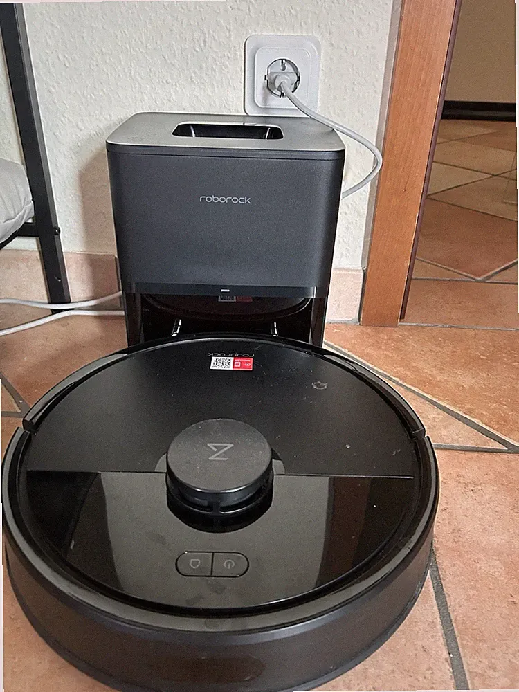 Roborock Staubsaugerroboter kabellos mit Absaugstation, App-Steuerung, schwarz