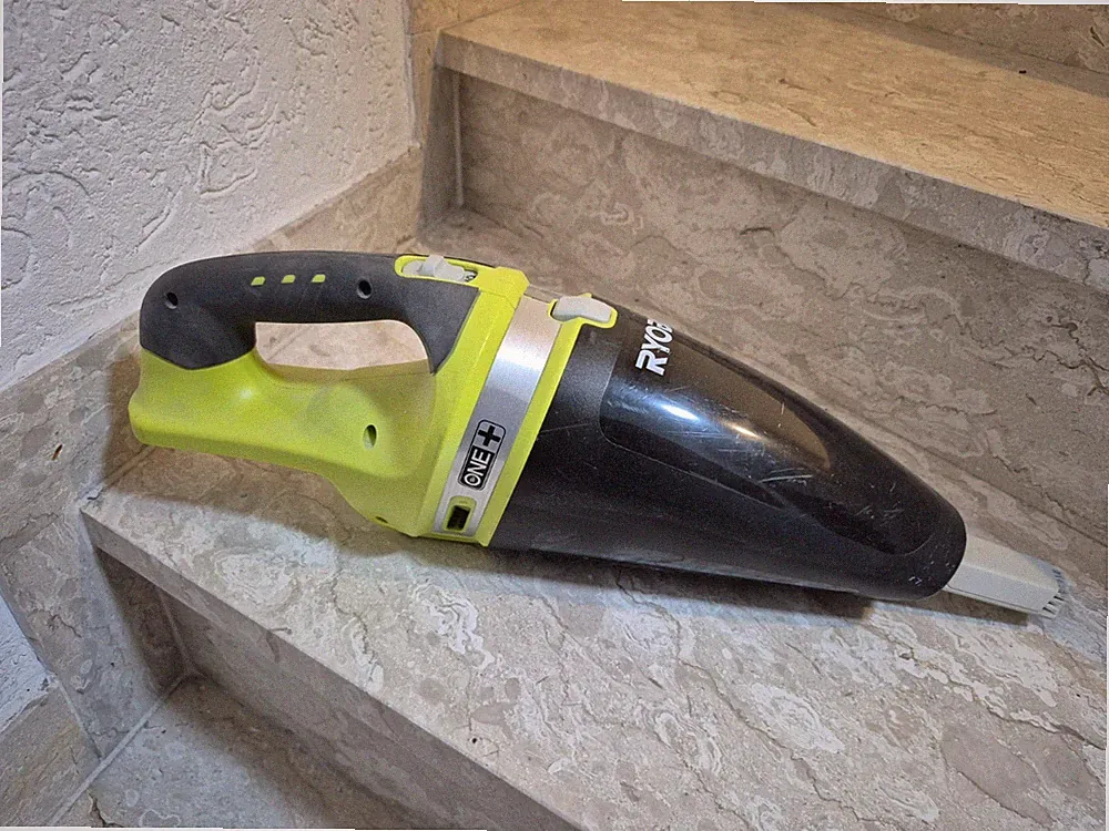Ryobi ONE + 18V Akku Handstaubsauger CHV182 + OHNE Akku kaum benutzt