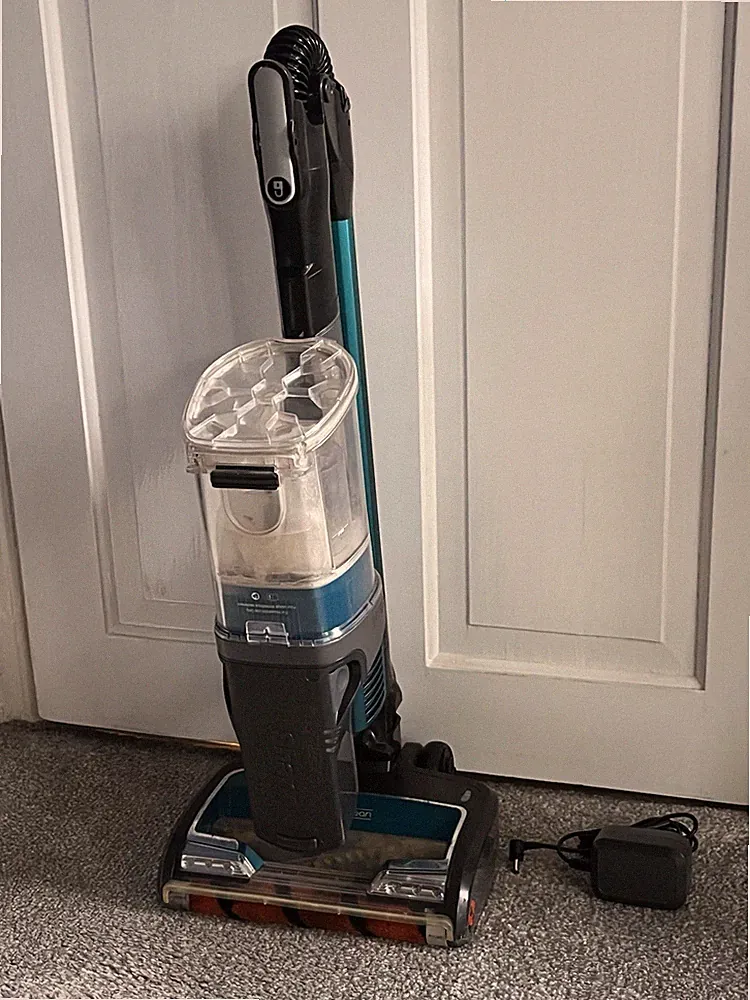 Shark Duo Clean Staubsauger IZ201UKT kabellos funktionstüchtig inkl. Ladegerät türkis