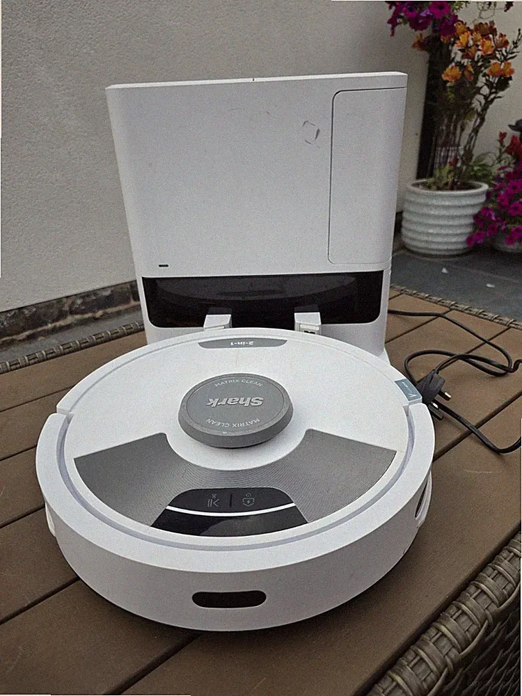 Shark Matrix Plus 2-in-1 Selbstentleerender Saugroboter Wischmop AV26231EUK X3